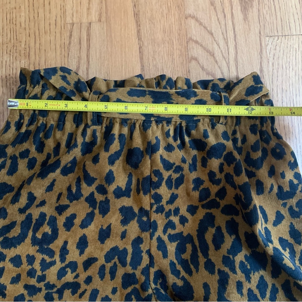 Forever 21 Leopard Print Corduroy Shorts - Size Medium - EUC - Picture 7 of 9